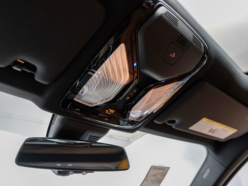 Used 2025 BMW 330i xDrive Sedan w/ M Sport Package image 34