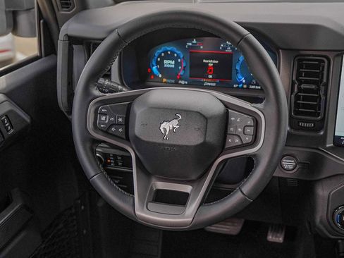 Used 2025 Ford Bronco Big Bend image 25