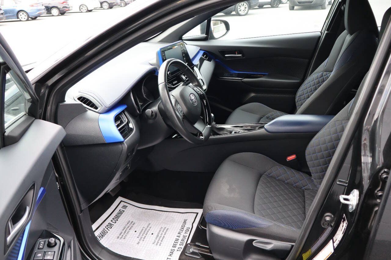 Used 2020 Toyota C-HR XLE FWD image 6