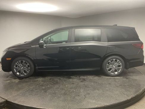 New 2026 Honda Odyssey Touring image 4