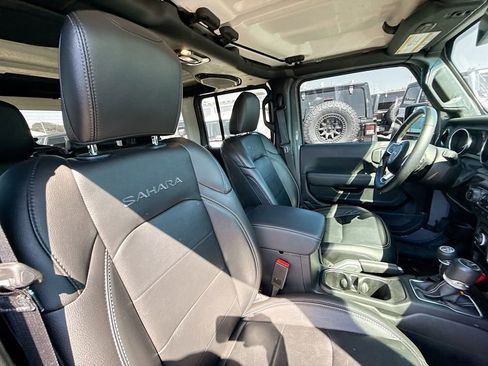 Used 2023 Jeep Wrangler Unlimited Sahara w/ Cold Weather Group image 33