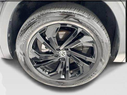 Used 2023 Volkswagen Atlas SE w/ Black Wheel Package FWD image 12