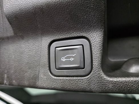 Used 2017 GMC Acadia SLT AWD/4WD image 16