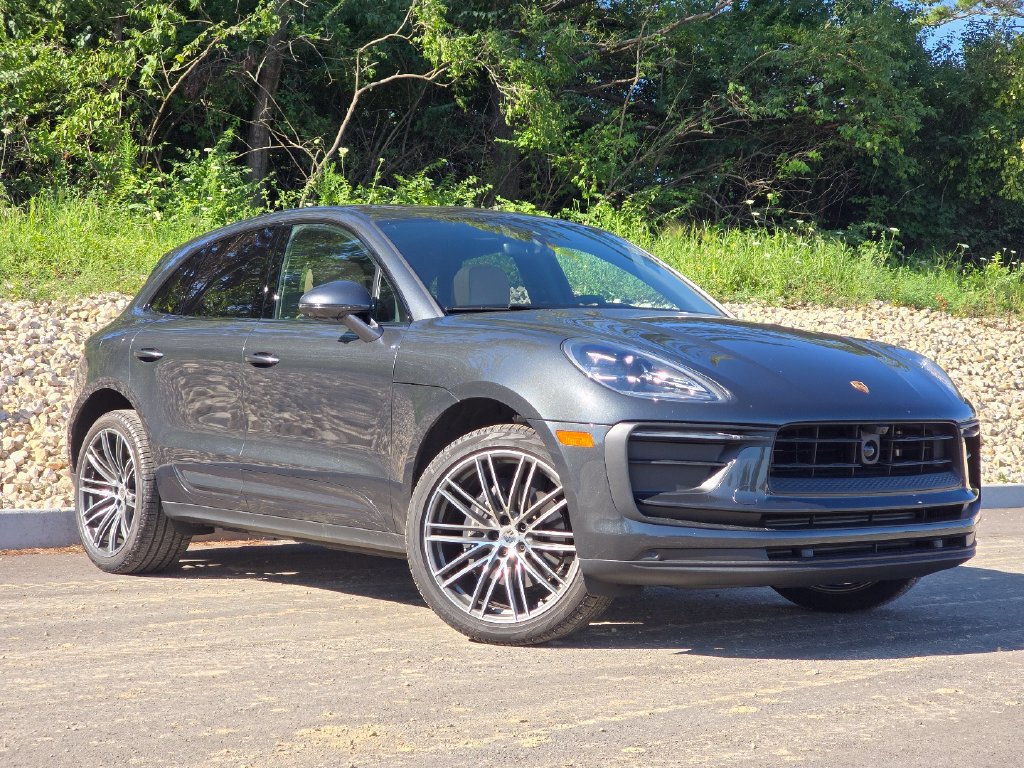 Certified 2026 Porsche Macan AWD/4WD image 9