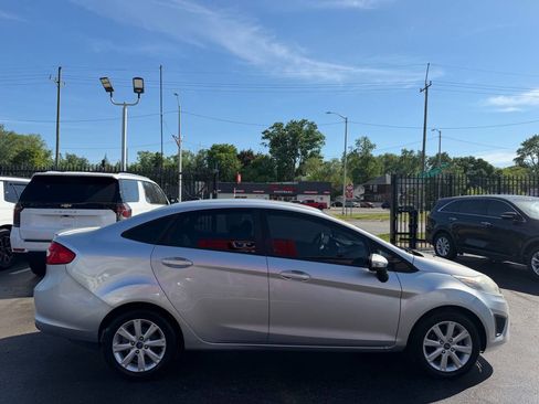 Used 2013 Ford Fiesta SE FWD image 4