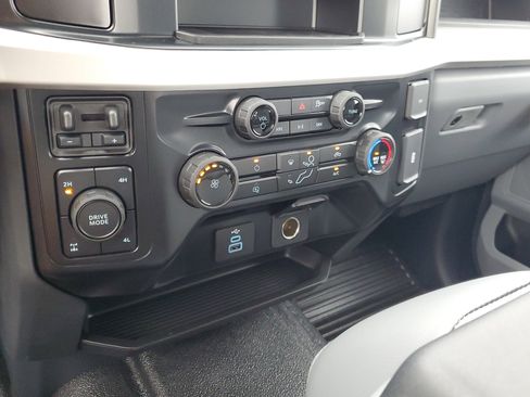 New 2026 Ford F250 XL w/ XL Chrome Package image 19