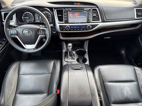Used 2016 Toyota Highlander XLE FWD image 12