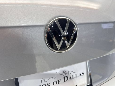 Used 2023 Volkswagen Tiguan SE w/ Panoramic Sunroof Package FWD image 21