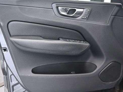 Used 2019 Volvo XC60 T5 Momentum w/ Premium Package image 23