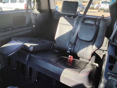 Used 2016 Dodge Grand Caravan R/T image 19