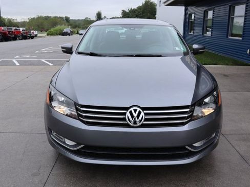 Used 2015 Volkswagen Passat 1.8T SE FWD image 4
