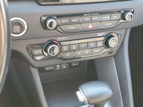 Used 2018 Kia Niro LX image 23