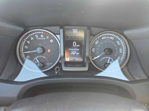 Used 2022 Toyota Tacoma TRD Off-Road w/ Technology Package AWD/4WD image 24
