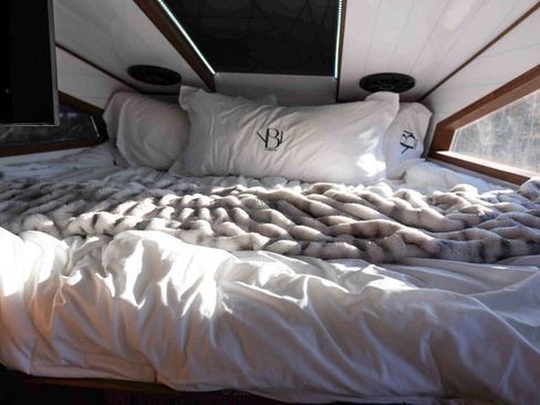 Used 2022 Ford F550 4x4 Crew Cab Super Duty w/ Power Equipment Group image 65