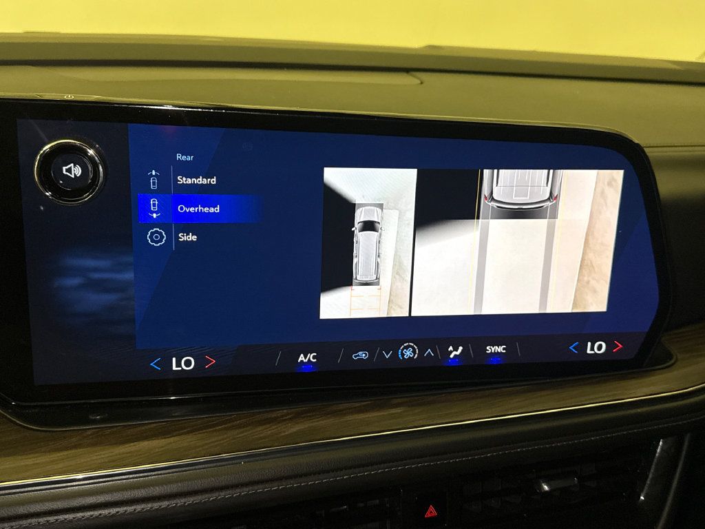 Used 2025 Chevrolet Suburban LS RWD image 27