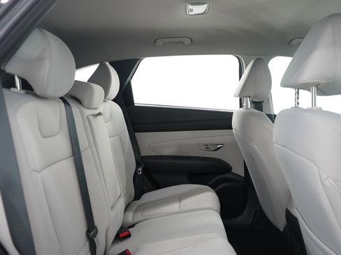 Certified 2025 Hyundai Tucson SE image 12