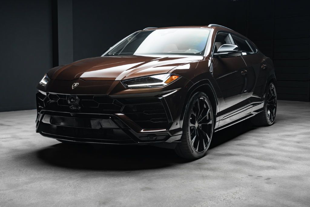 Used 2022 Lamborghini Urus AWD/4WD image 2