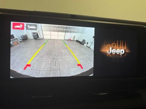 Used 2024 Jeep Wrangler Unlimited Rubicon w/ Technology Group AWD/4WD image 27