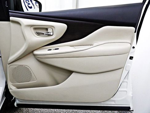 Used 2019 Nissan Murano Platinum w/ Cargo Package image 16