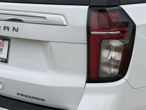 Used 2023 Chevrolet Suburban Premier image 7