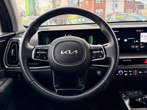 Used 2024 Kia Sorento S image 19