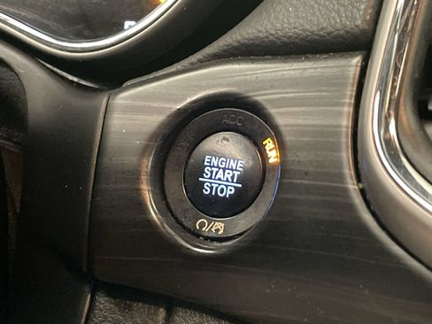 Used 2019 Jeep Grand Cherokee Laredo AWD/4WD image 10