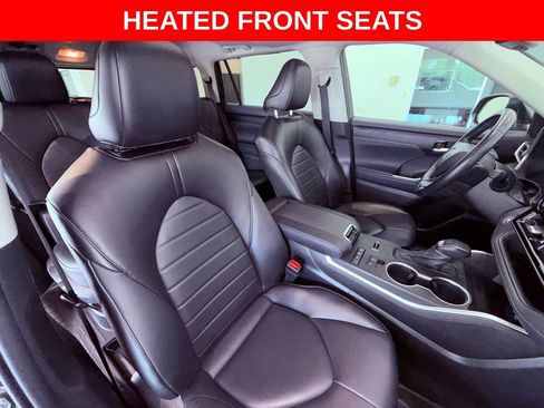 Used 2022 Toyota Highlander XLE AWD/4WD image 12