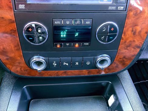 Used 2008 Chevrolet Suburban 2500 LT AWD/4WD image 31