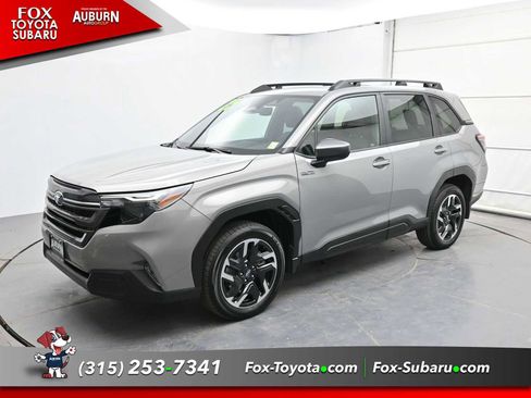 Used 2025 Subaru Forester Premium image 2