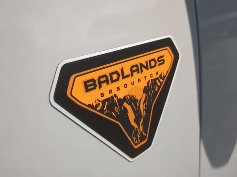 Used 2026 Ford Bronco Badlands AWD/4WD image 32