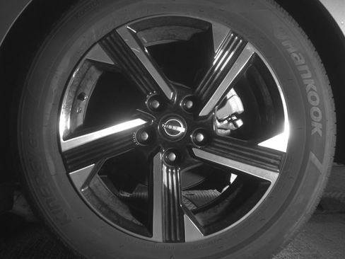 Used 2025 Nissan Sentra SV FWD image 14
