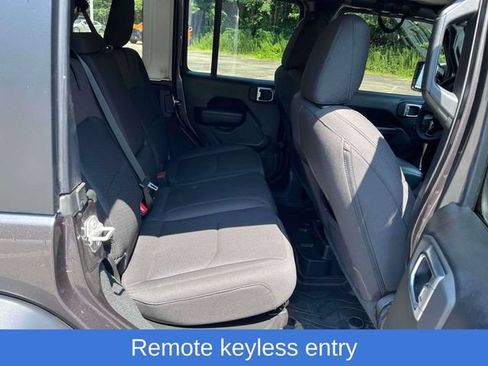Used 2023 Jeep Wrangler Unlimited AWD/4WD image 19
