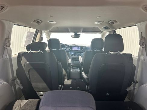 Used 2024 Chrysler Voyager LX FWD image 27
