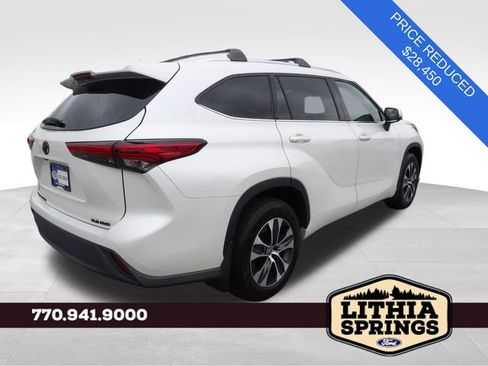 Used 2021 Toyota Highlander XLE AWD/4WD image 9