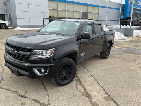 Used 2017 Chevrolet Colorado Z71 w/ Z71 Midnight Edition image 3