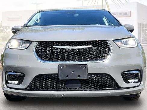 Used 2023 Chrysler Pacifica Touring-L FWD image 25