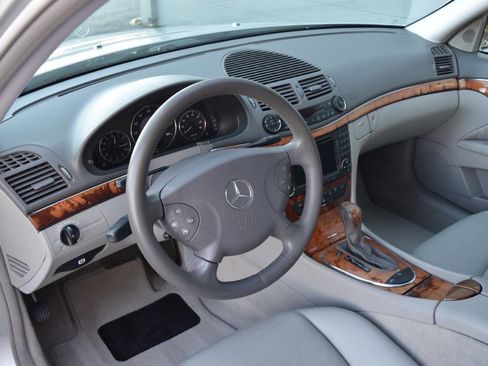 Used 2004 Mercedes-Benz E 500 Sedan image 19