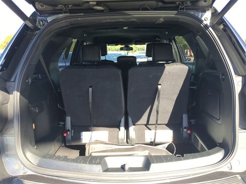 Used 2018 Ford Explorer XLT w/ Equipment Group 202A image 9