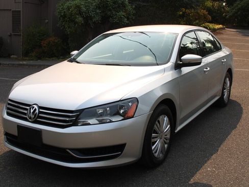 Used 2014 Volkswagen Passat 2.5 S FWD image 1