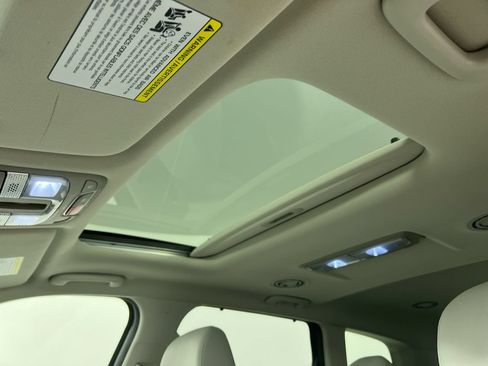 Certified 2024 Kia Telluride EX w/ EX Captain's Chair Package FWD image 19