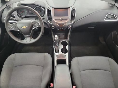 Used 2018 Chevrolet Cruze LT FWD image 15