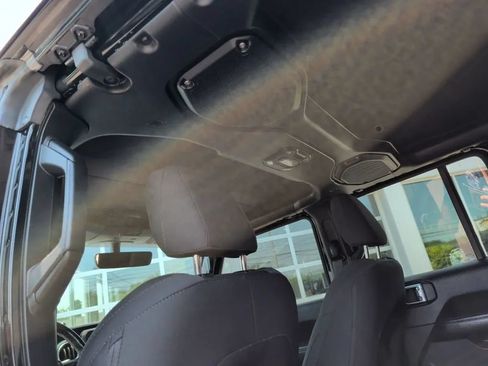 Used 2019 Jeep Wrangler Unlimited Sahara AWD/4WD image 31