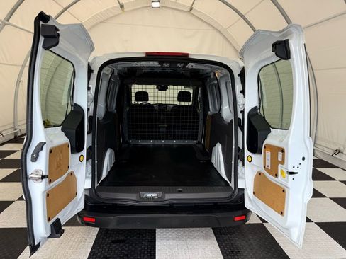 Used 2023 Ford Transit Connect XLT image 4