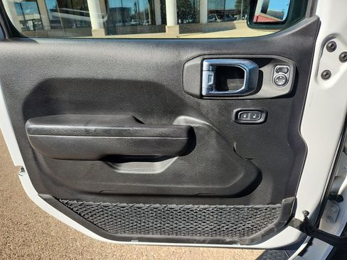 Used 2023 Jeep Gladiator Sport image 15