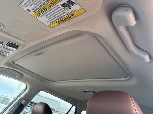 Used 2019 Subaru Outback 3.6R Touring image 11