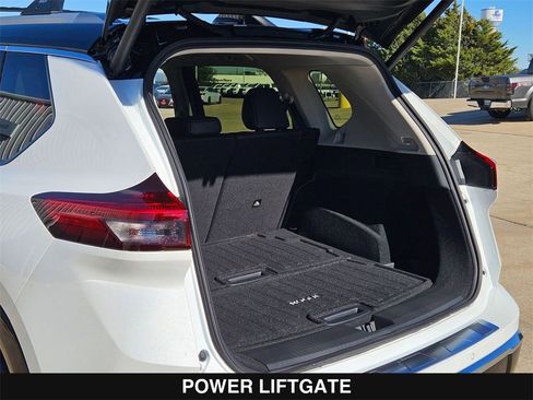 New 2026 Nissan Rogue Platinum image 29