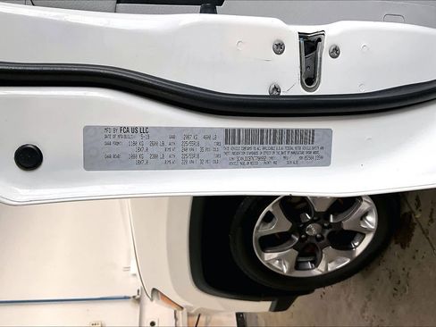 Used 2019 Jeep Compass Limited image 34