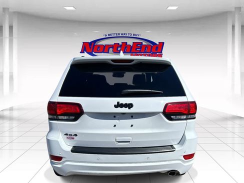 Used 2022 Jeep Grand Cherokee Laredo X AWD/4WD image 4