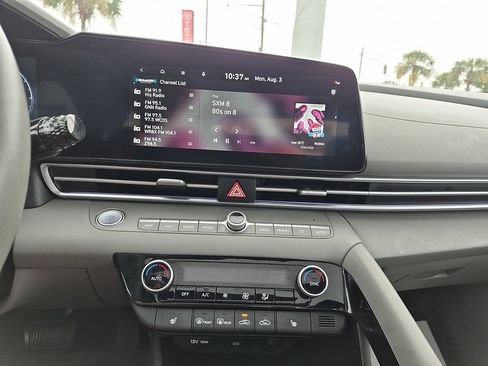 Used 2025 Hyundai Elantra SEL FWD image 21