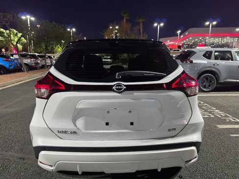 Used 2023 Nissan Kicks SR w/ SR Premium Package FWD image 6